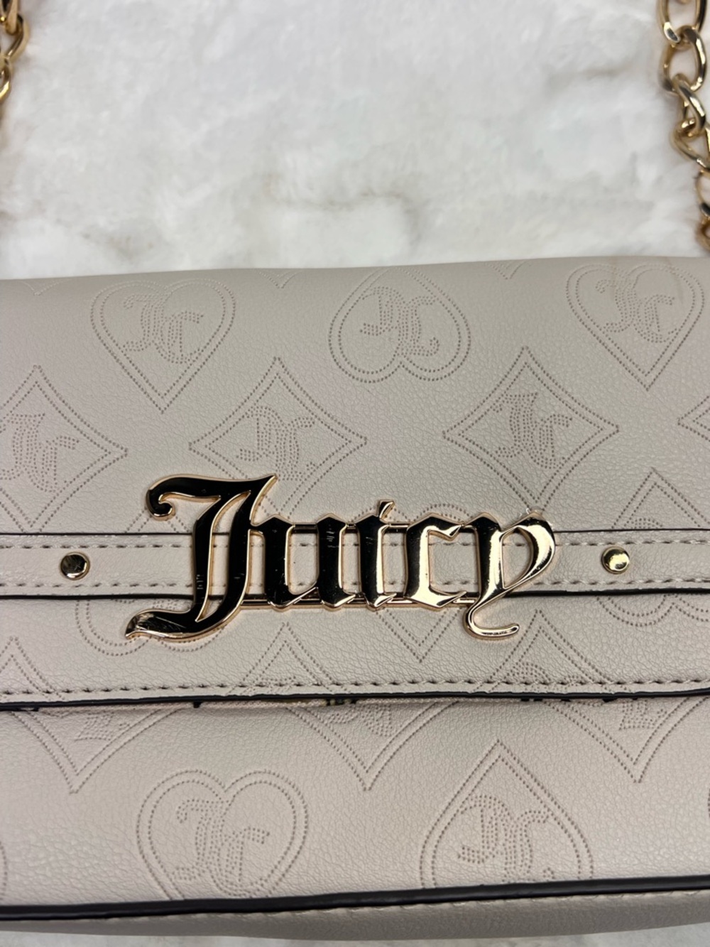 Juicy Couture Cream Embossed Logo Shoulder Bag with Gold Chain - Picture 4 of 9
